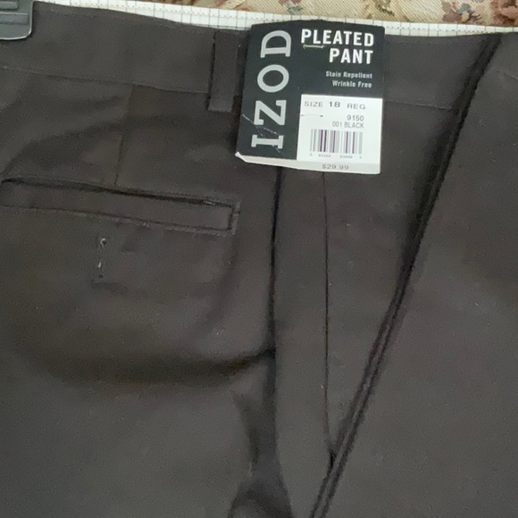 IZOD Pleated Pant - Stain Repellent, Wrinkle Free - Size 18 Medium - Black - NWT - Picture 4 of 4